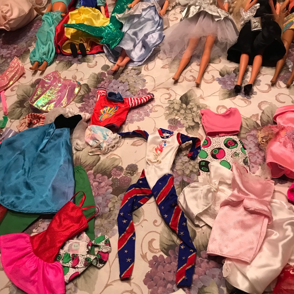 GROUP OF  SEVEN BARBIE’S 1990s (WILL SELL SEPARATELY ) or bundled. - Picture 7 of 16